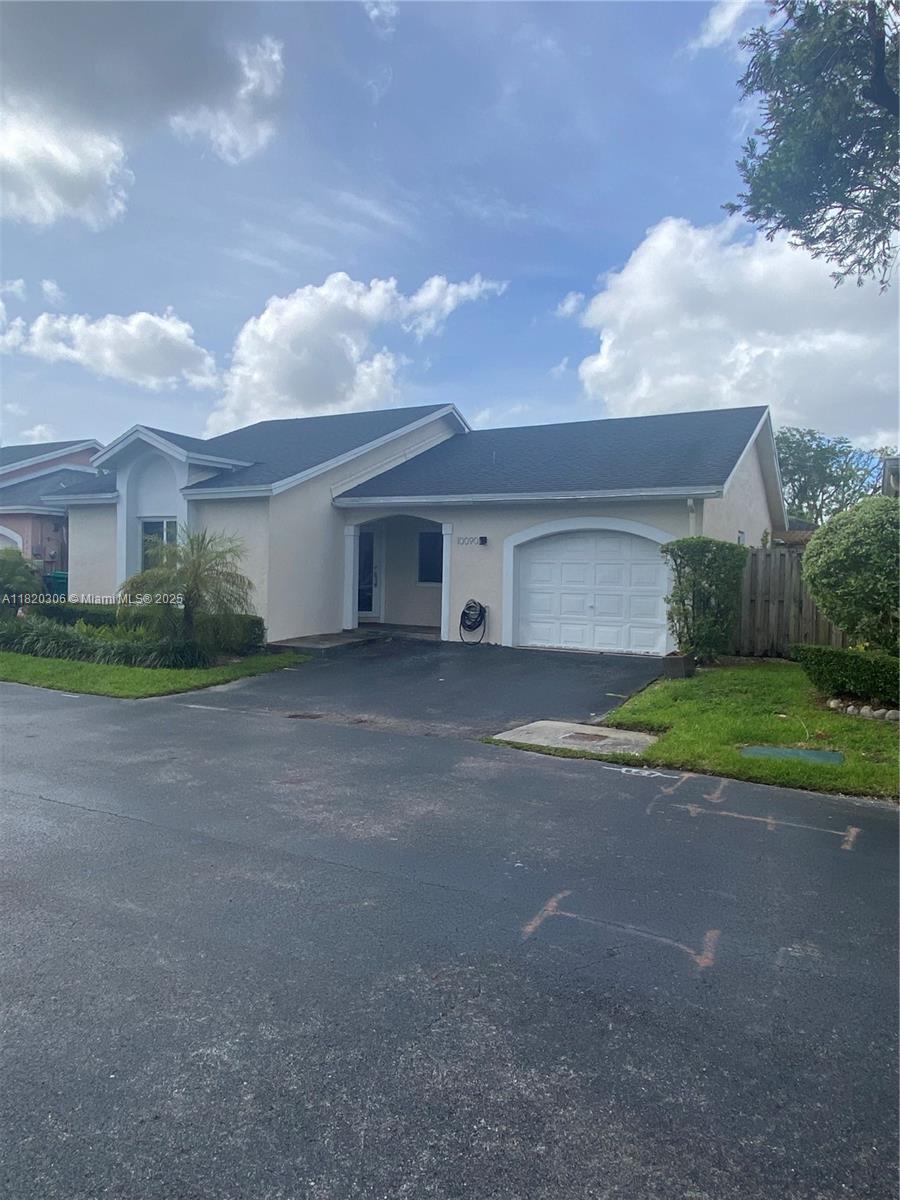 10090 NW 57th St, Doral, Florida image 2