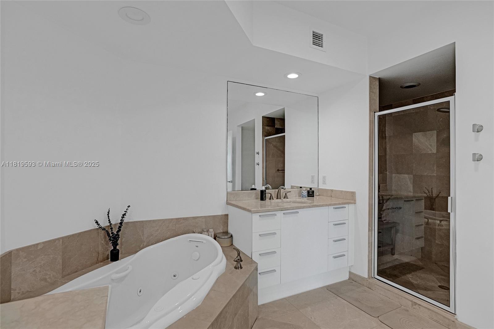 14951 Royal Oaks Ln #803, North Miami, Florida image 33