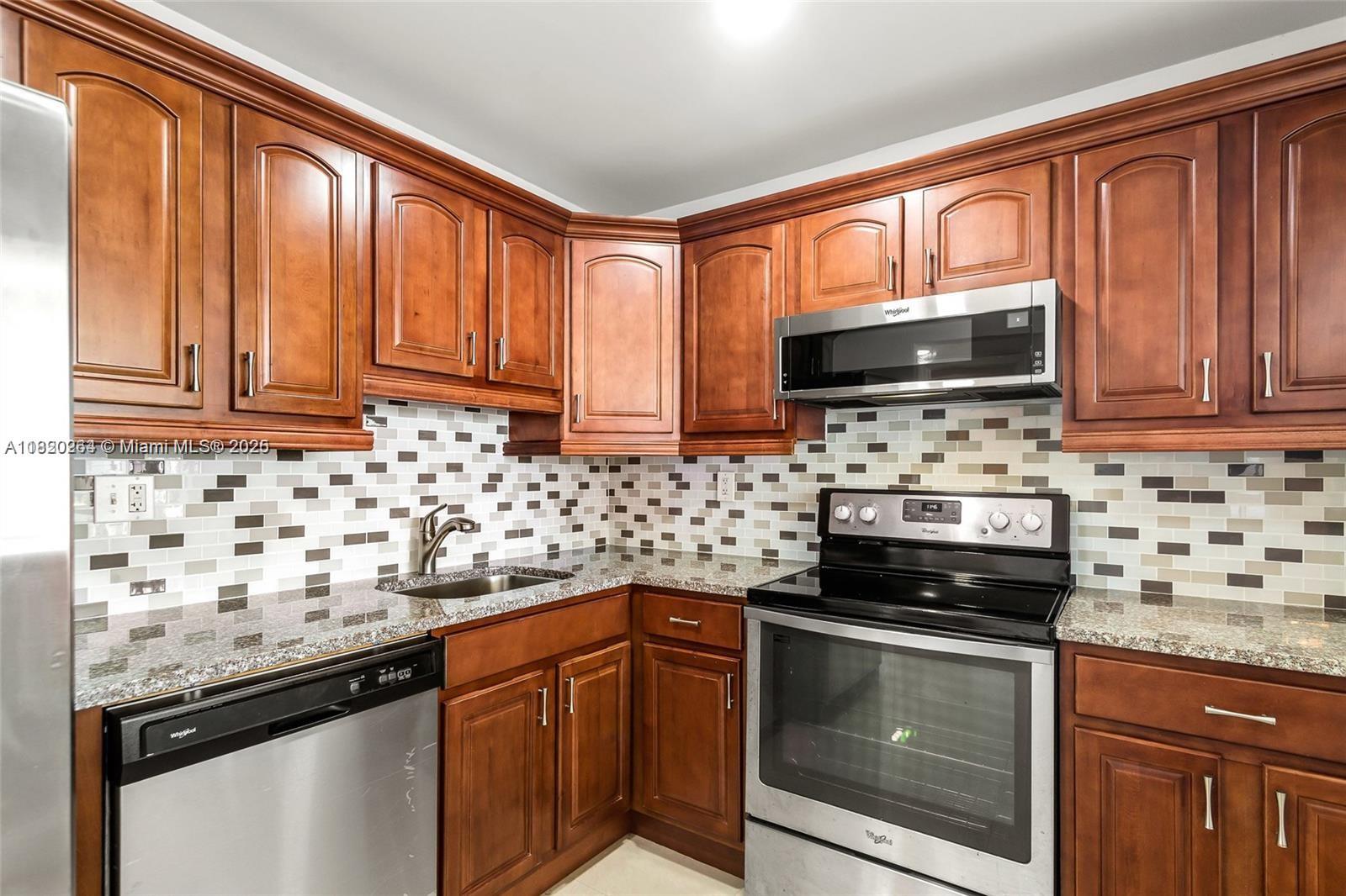 7118 Bonita Dr #405, Miami Beach, Florida image 13