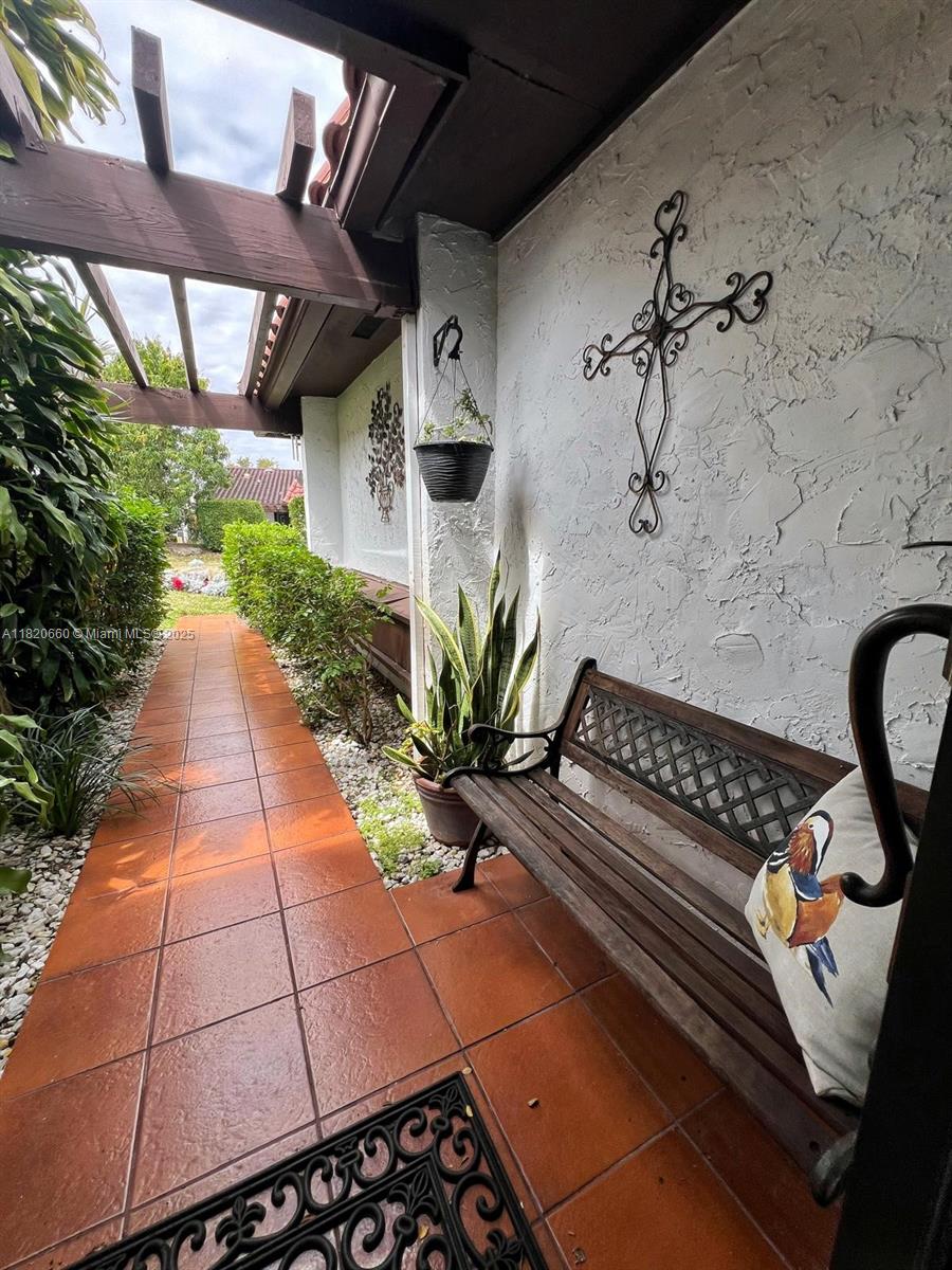 618 NE 195th St, Miami, Florida image 24
