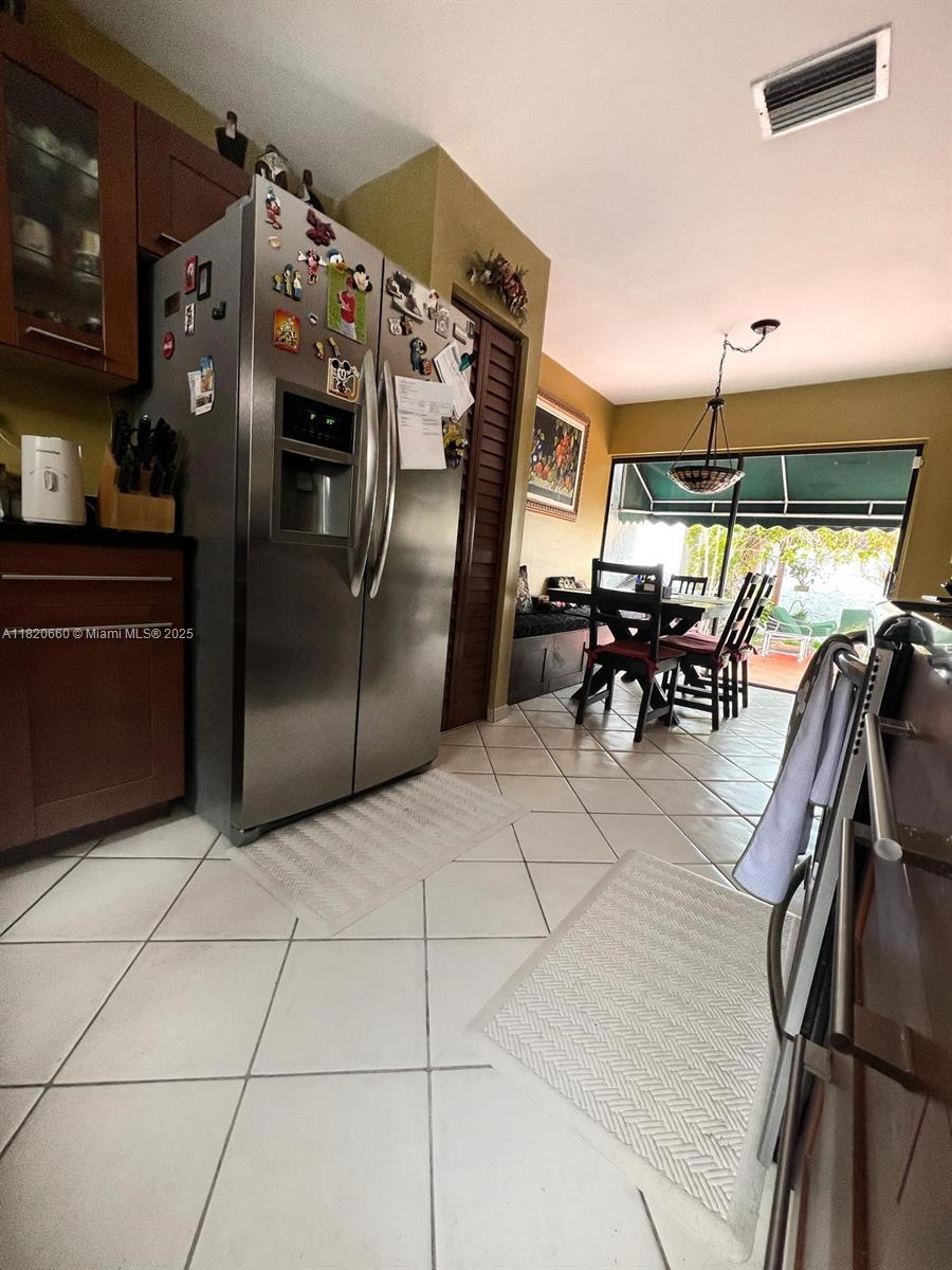 618 NE 195th St, Miami, Florida image 27