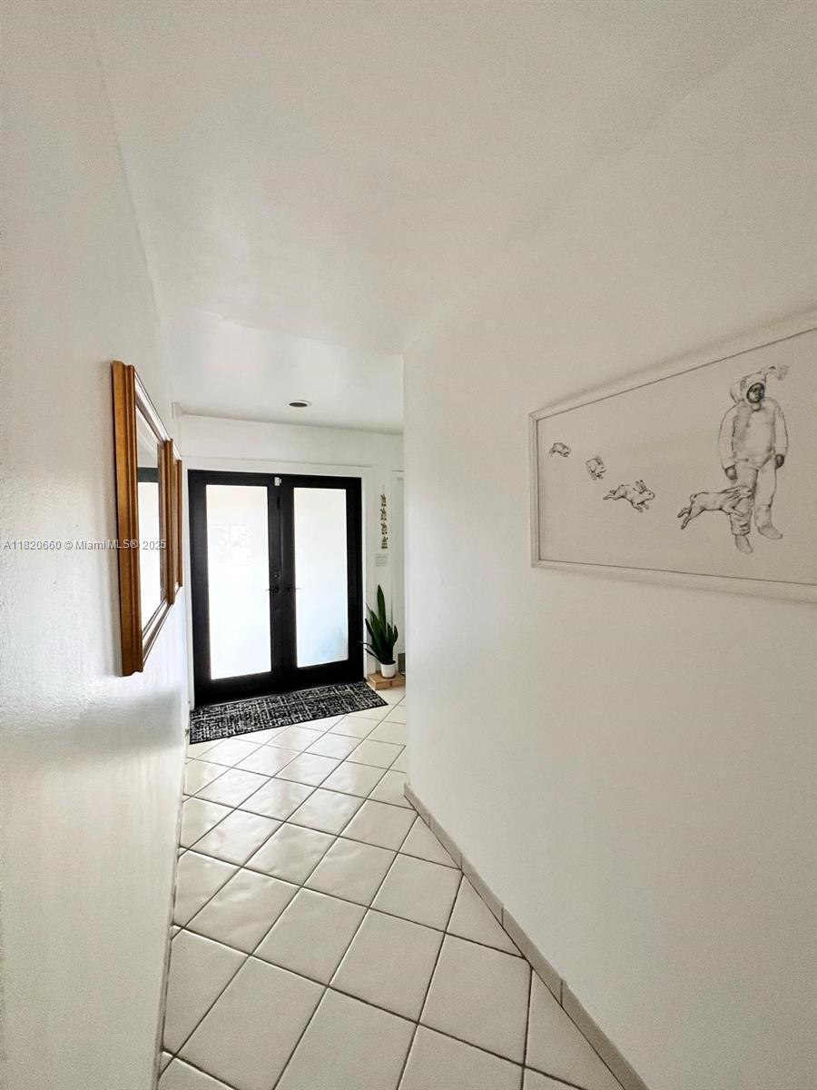 618 NE 195th St, Miami, Florida image 30