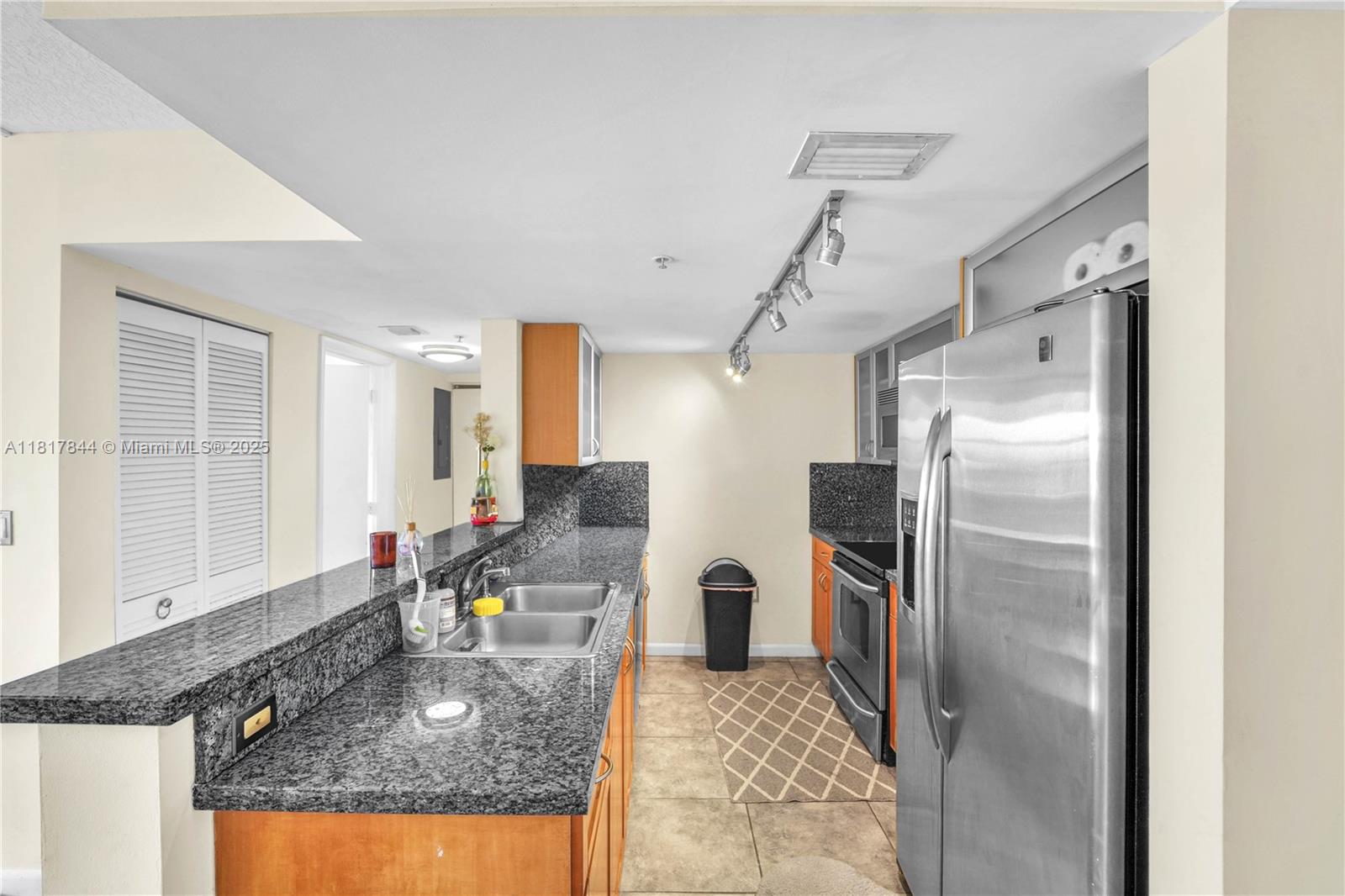 1555 N Treasure Dr #304, North Bay Village, Florida image 8