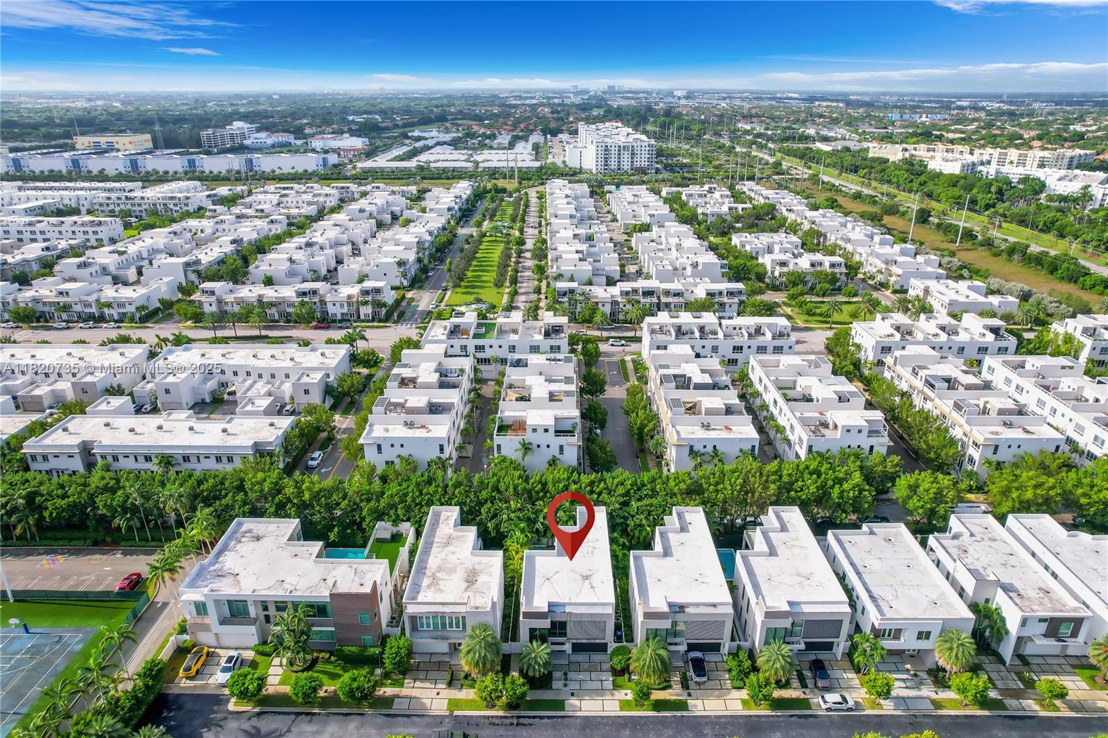 10530 NW 67th Ter, Doral, Florida image 12