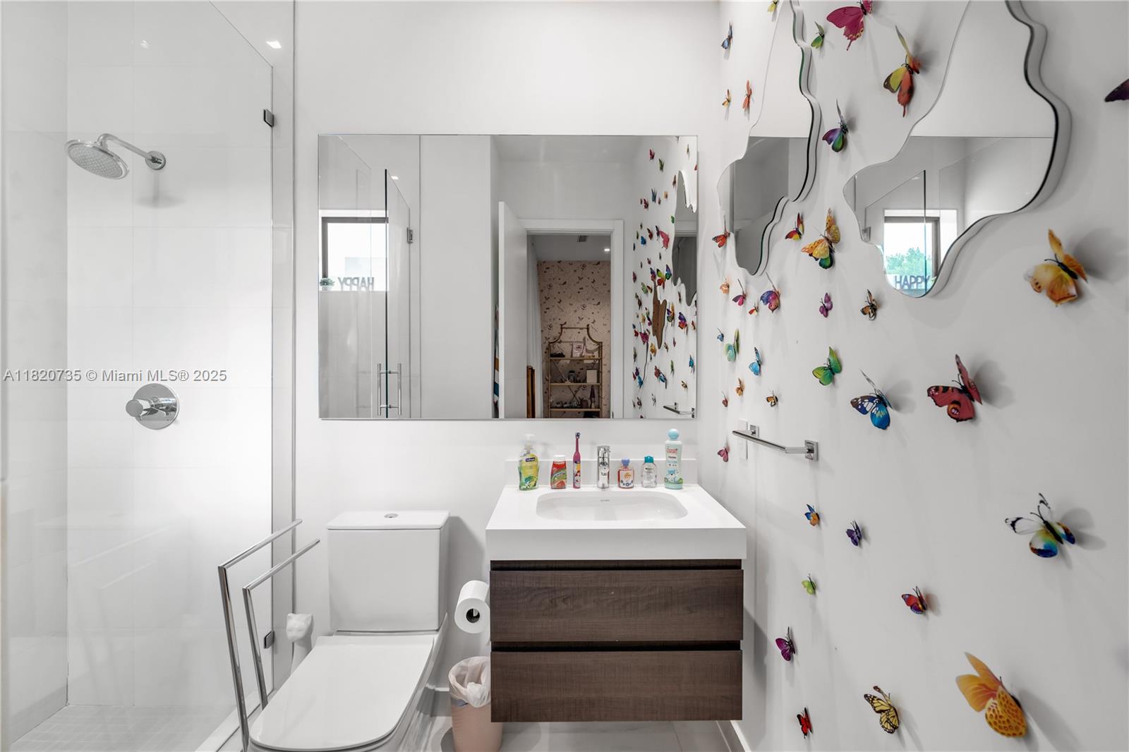 10530 NW 67th Ter, Doral, Florida image 25