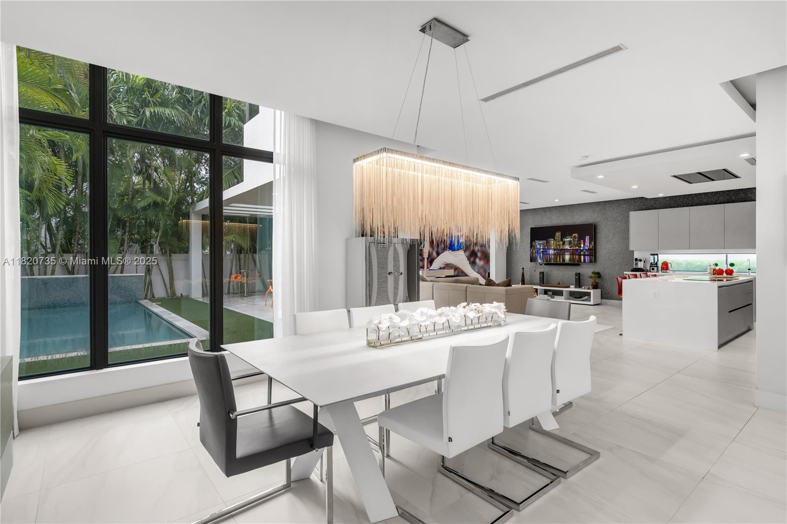 10530 NW 67th Ter, Doral, Florida image 5