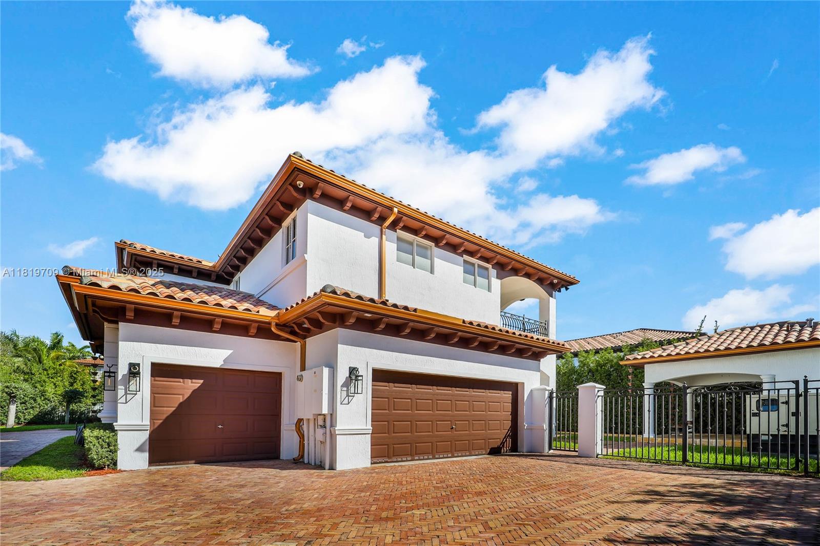 16763 NW 77th Path, Miami Lakes, Florida image 3