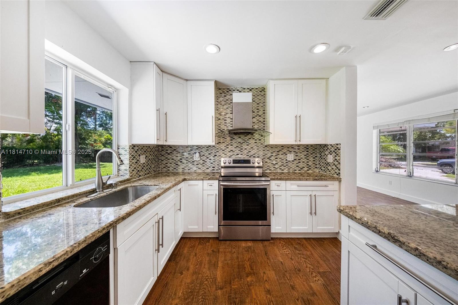 9221 SW 167th Ter, Palmetto Bay, Florida image 13