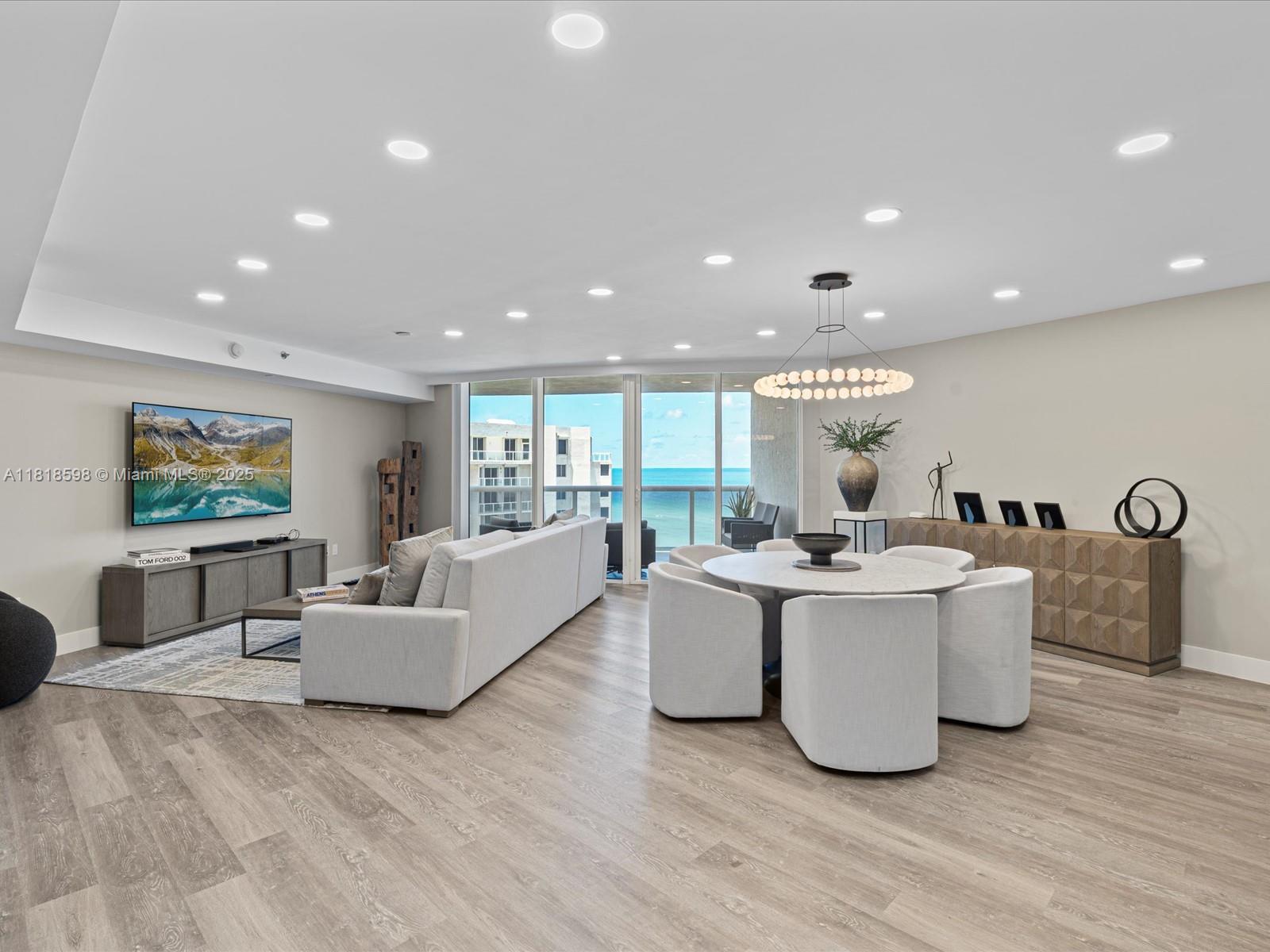 Apartamento à Venda em Sunny Isles Beach, FL