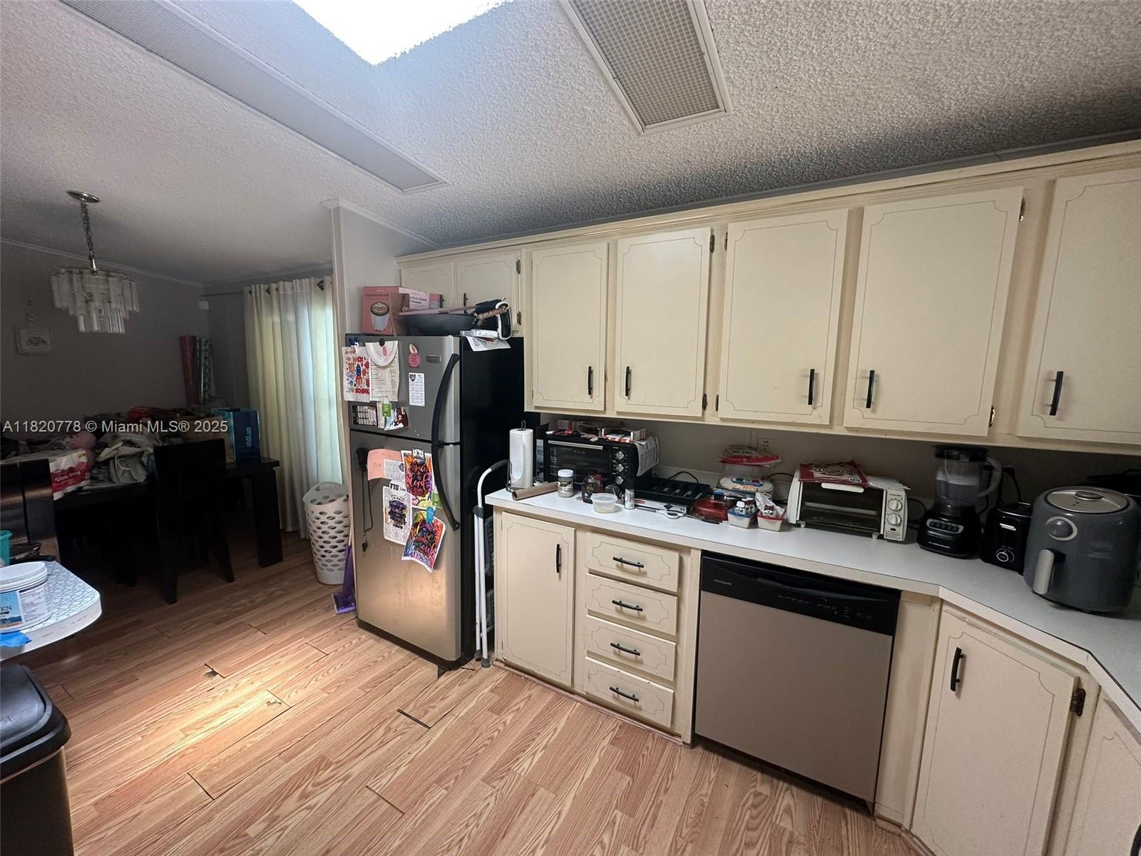 6571 NW 37th Ave, Coconut Creek, Florida image 2