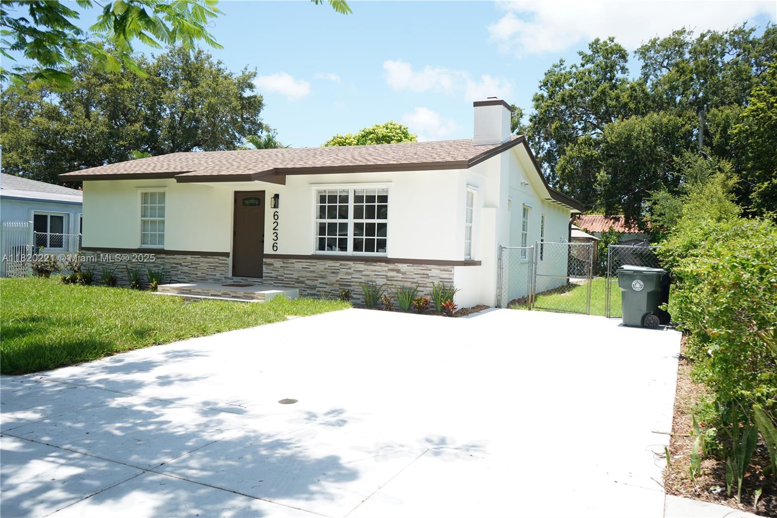 Residential, West Miami, Florida image 1