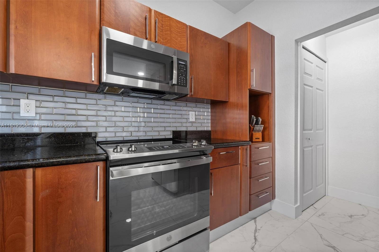 18062 NW 74th Ct, Hialeah, Florida image 14