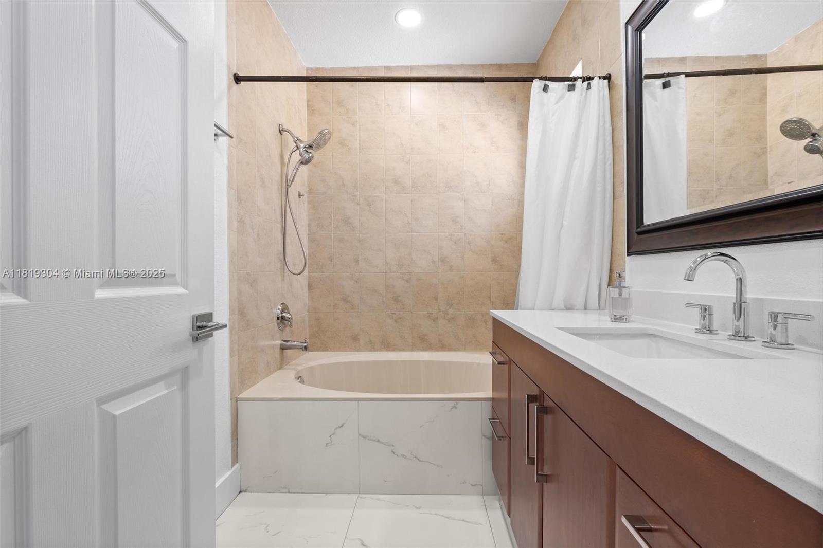 18062 NW 74th Ct, Hialeah, Florida image 25