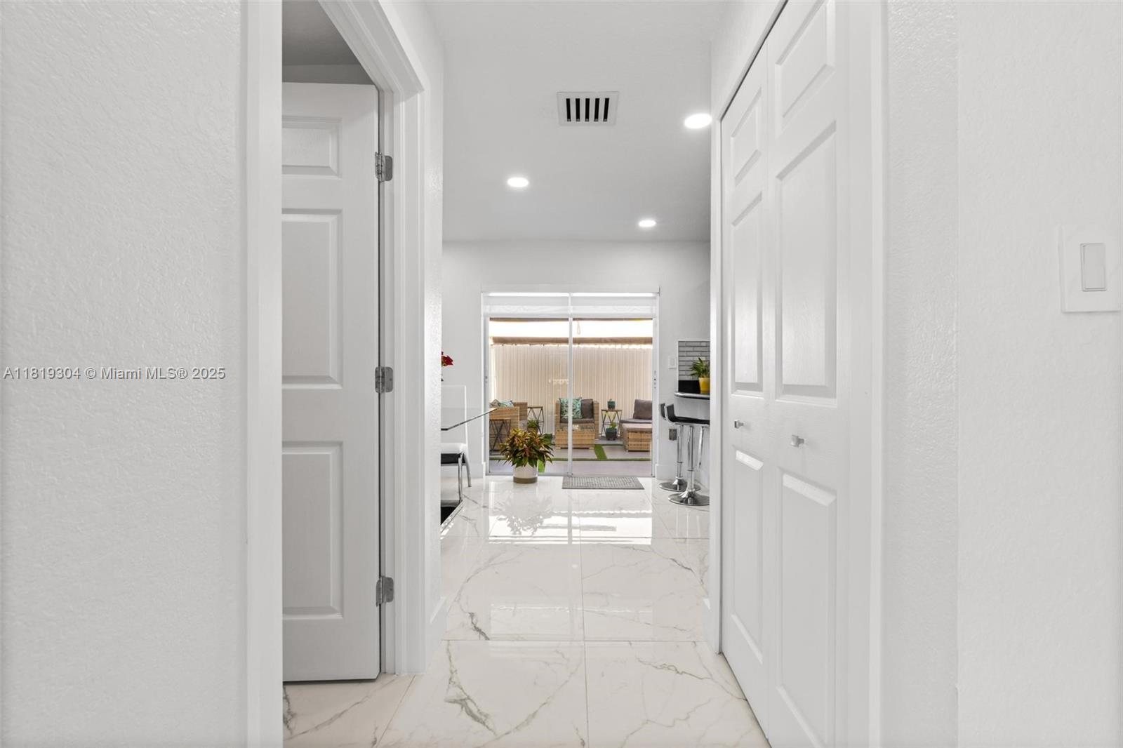 18062 NW 74th Ct, Hialeah, Florida image 5