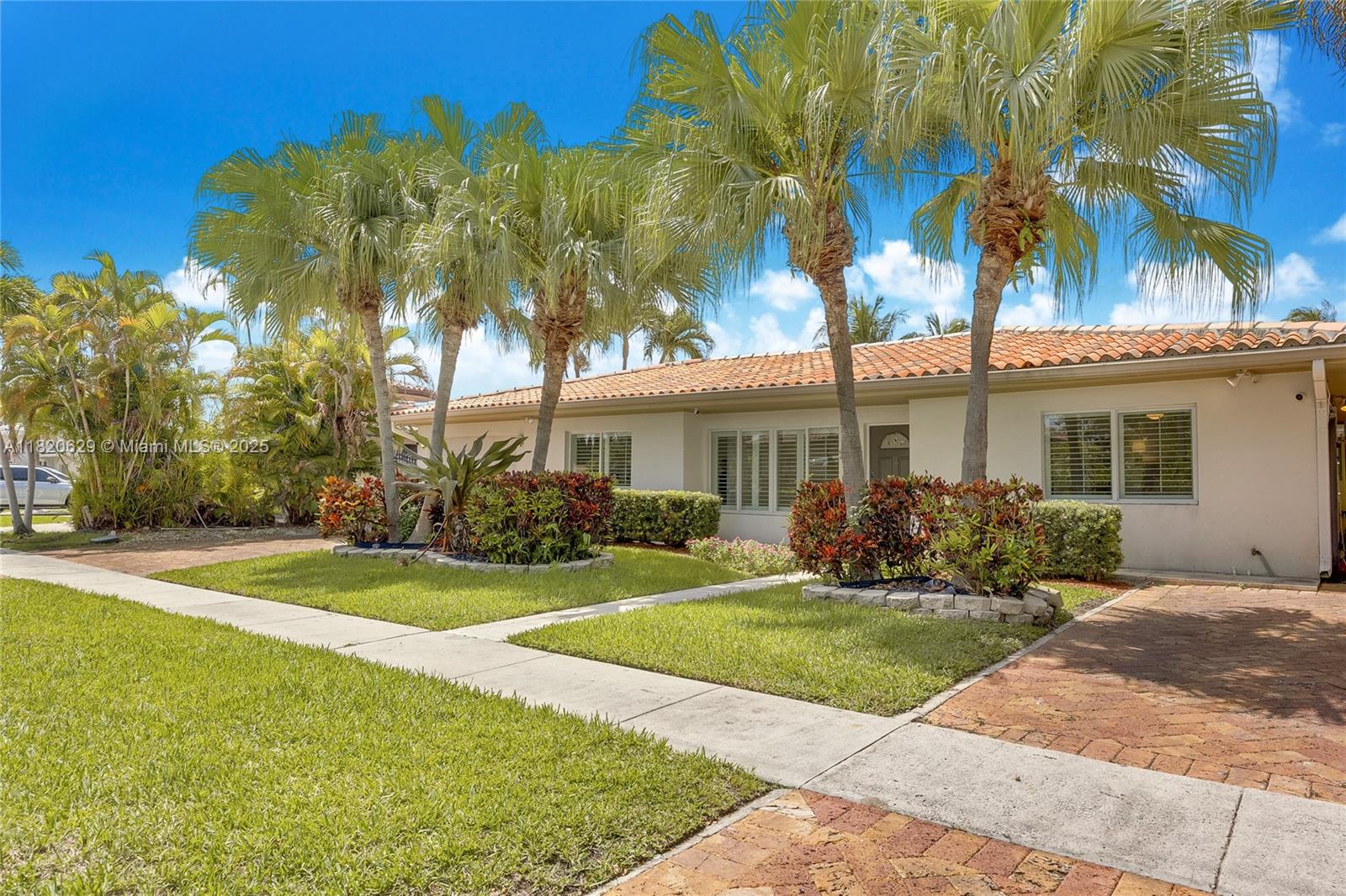 2085 Ixora Rd, North Miami, Florida image 1