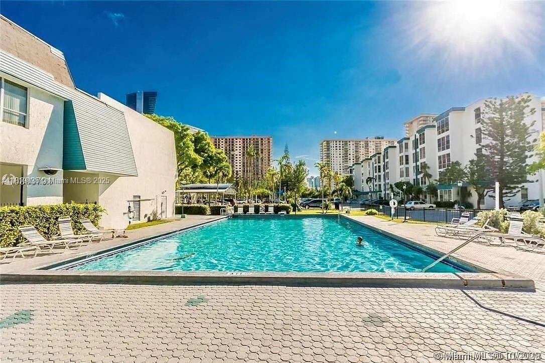 17570 Atlantic Blvd #105, Sunny Isles Beach, Florida image 14
