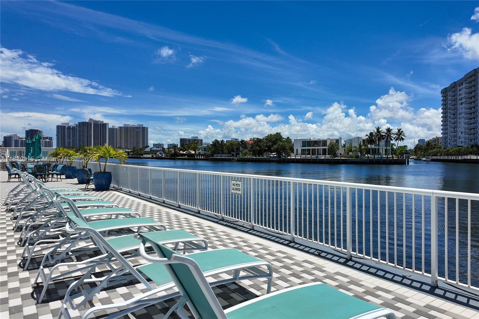 Apartamento para Alugar em Hallandale Beach, FL