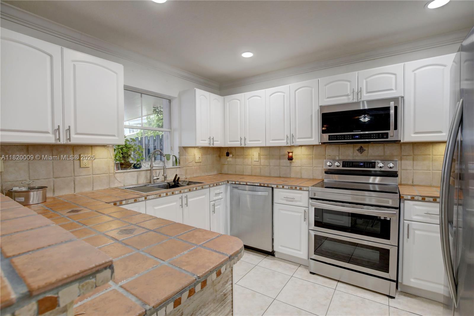 4610 SW 163rd Path, Miami, Florida image 3