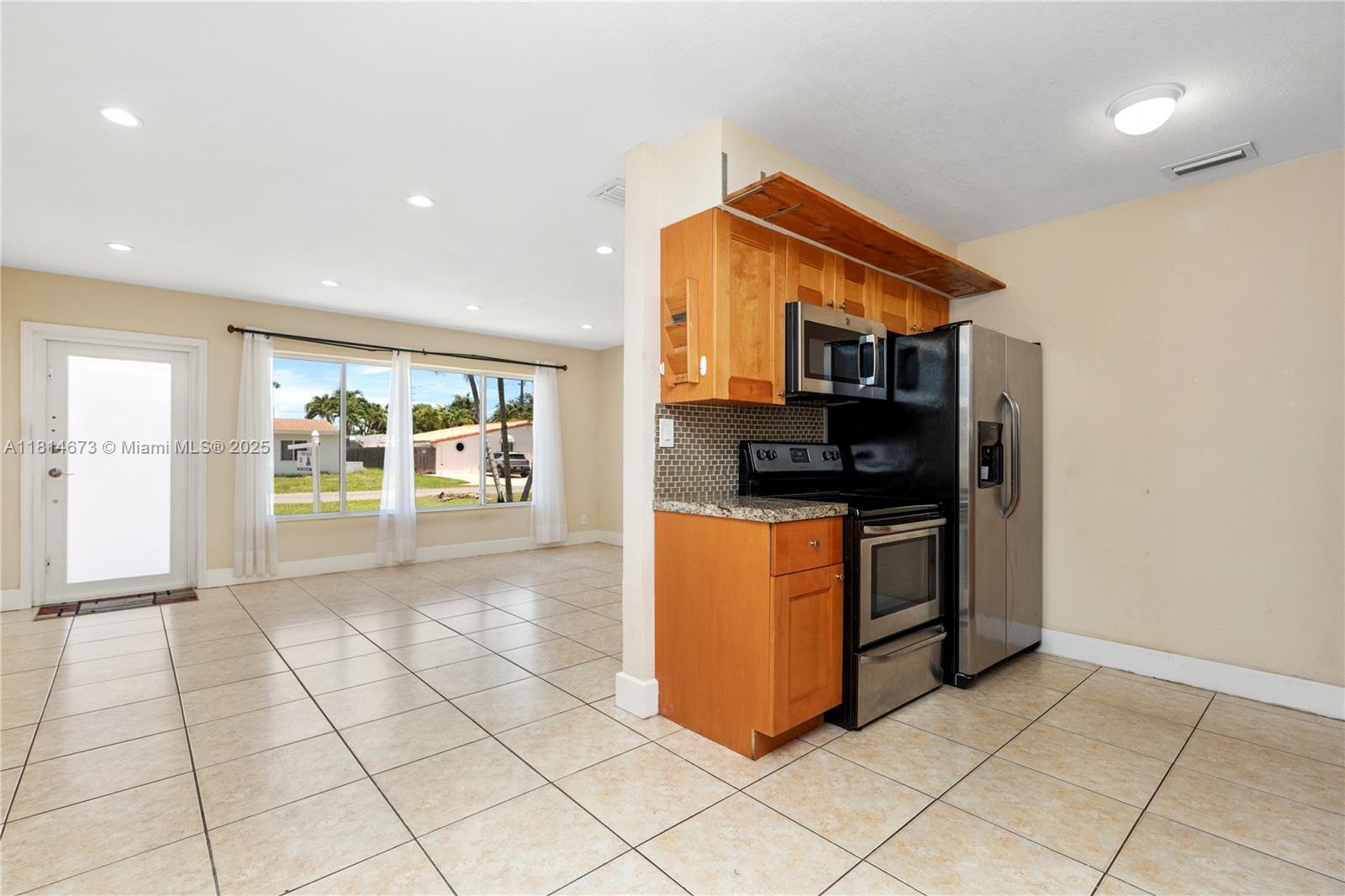 918 NE 6th St, Hallandale Beach, Florida image 12