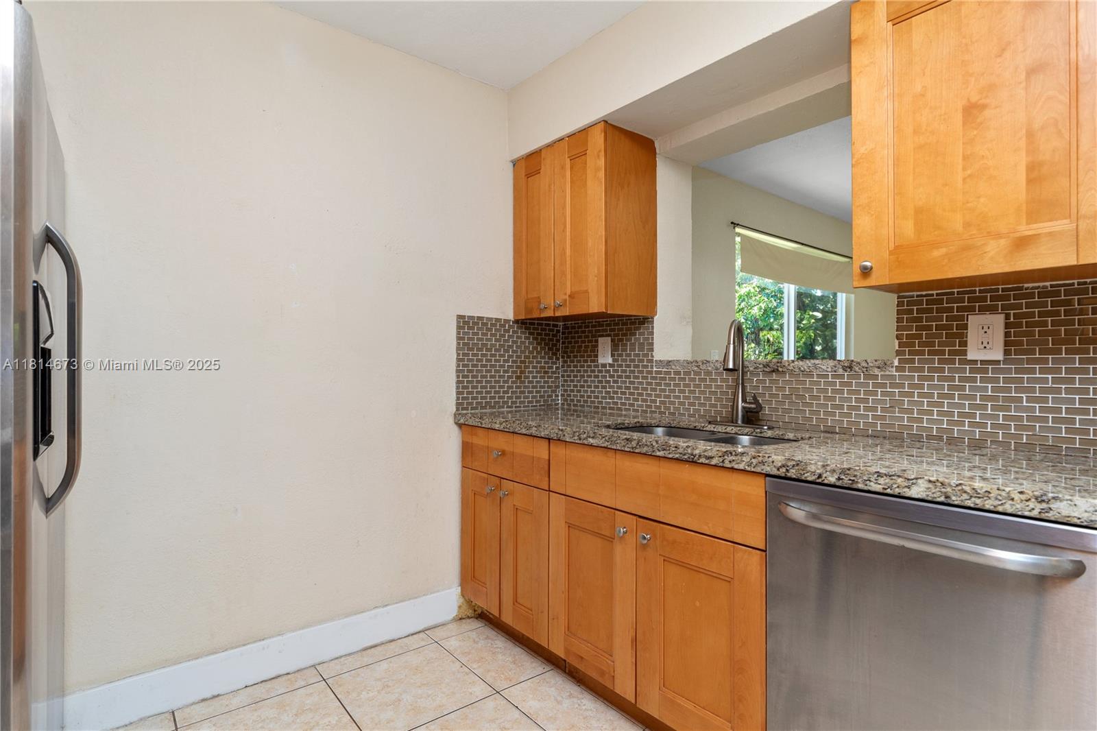 918 NE 6th St, Hallandale Beach, Florida image 14
