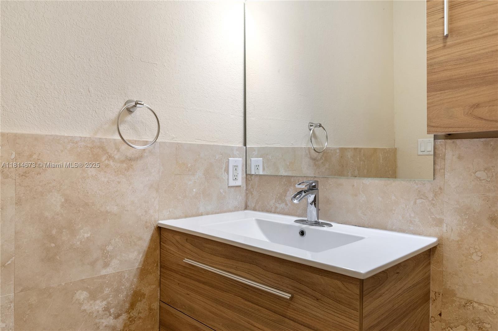 918 NE 6th St, Hallandale Beach, Florida image 19