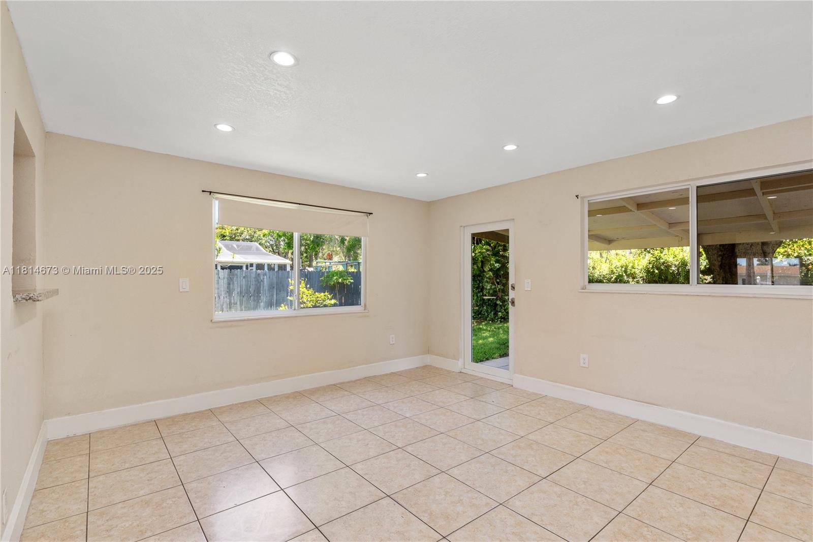 918 NE 6th St, Hallandale Beach, Florida image 22