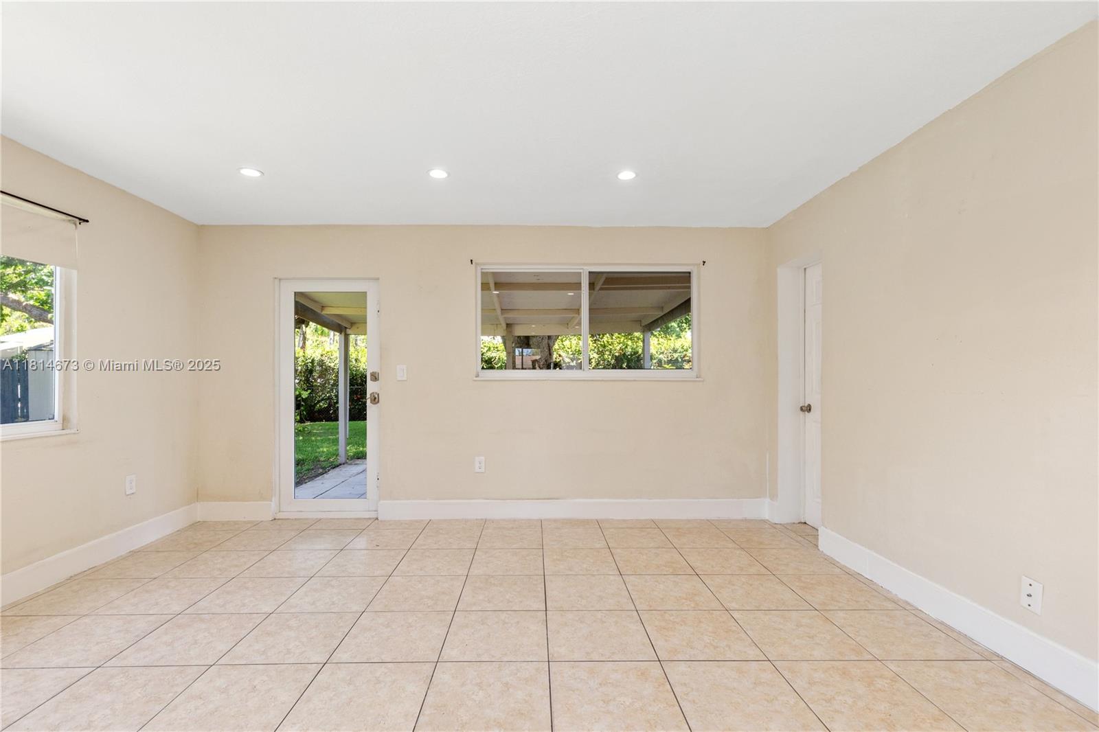 918 NE 6th St, Hallandale Beach, Florida image 23