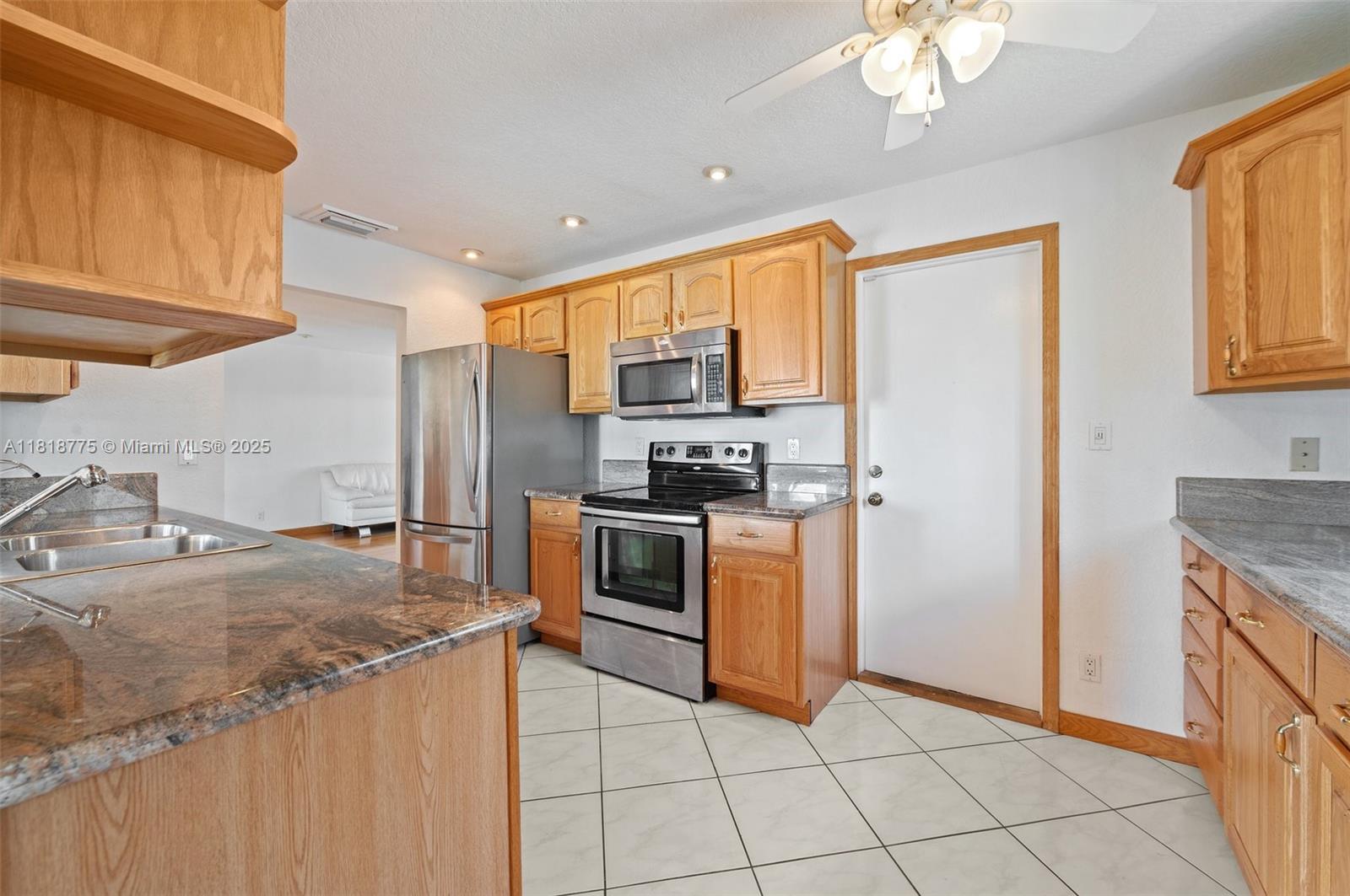 1081 NW 89th Ave, Plantation, Florida image 13