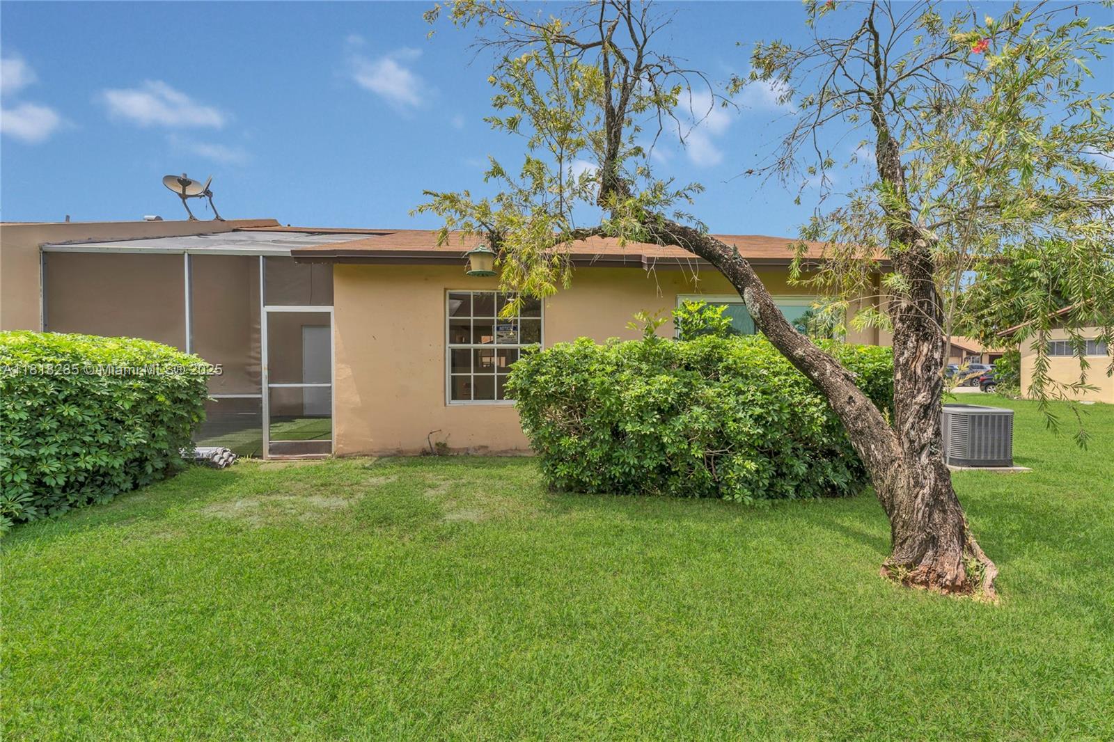 9550 W Heather Ln, Miramar, Florida image 22