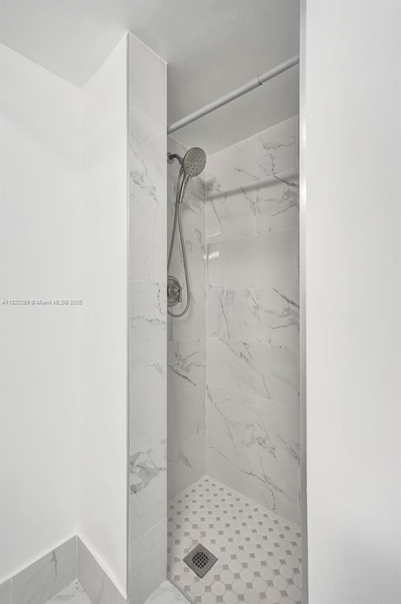 260 Sunrise Dr #E, Key Biscayne, Florida image 22