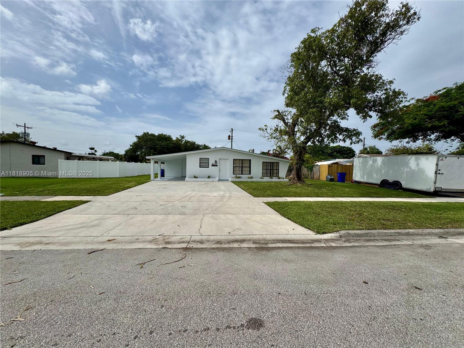 6213 NW 9th St, Margate, Florida image 1