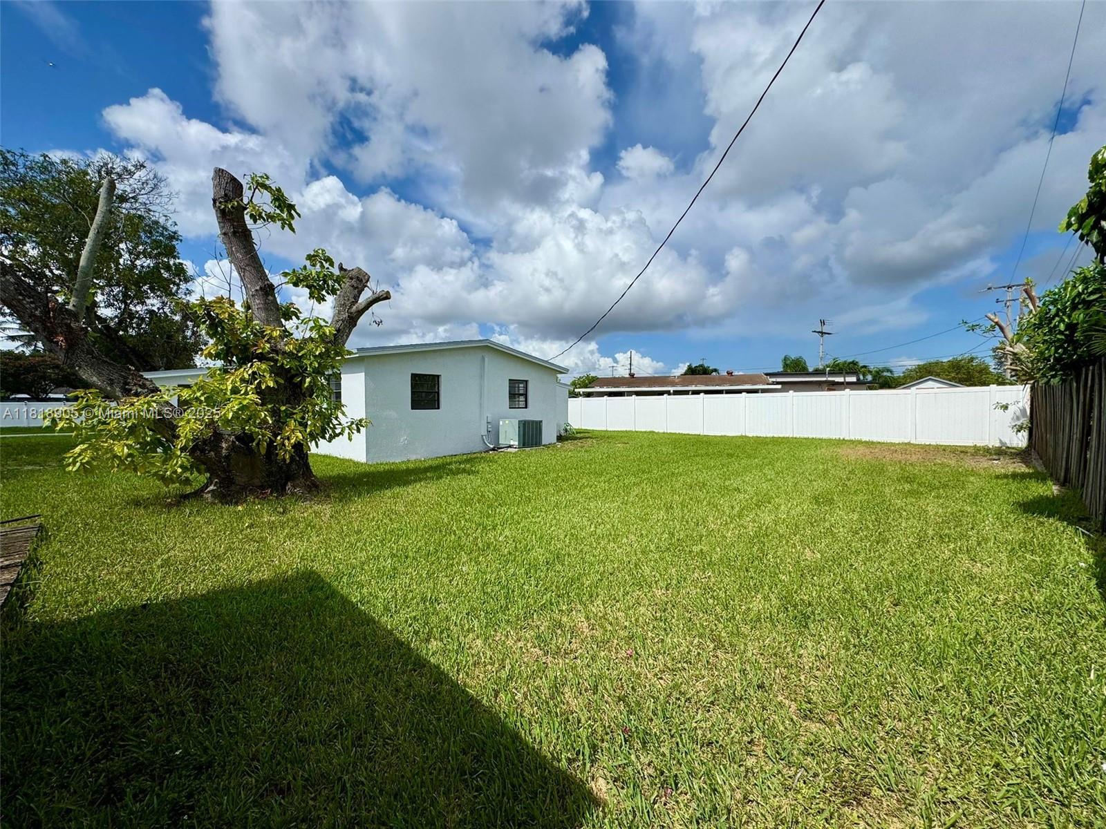 6213 NW 9th St, Margate, Florida image 3