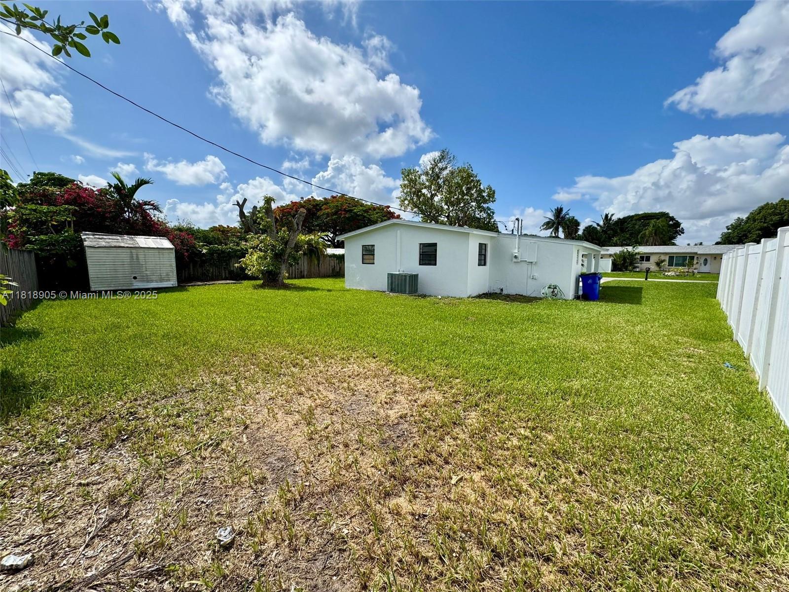 6213 NW 9th St, Margate, Florida image 4