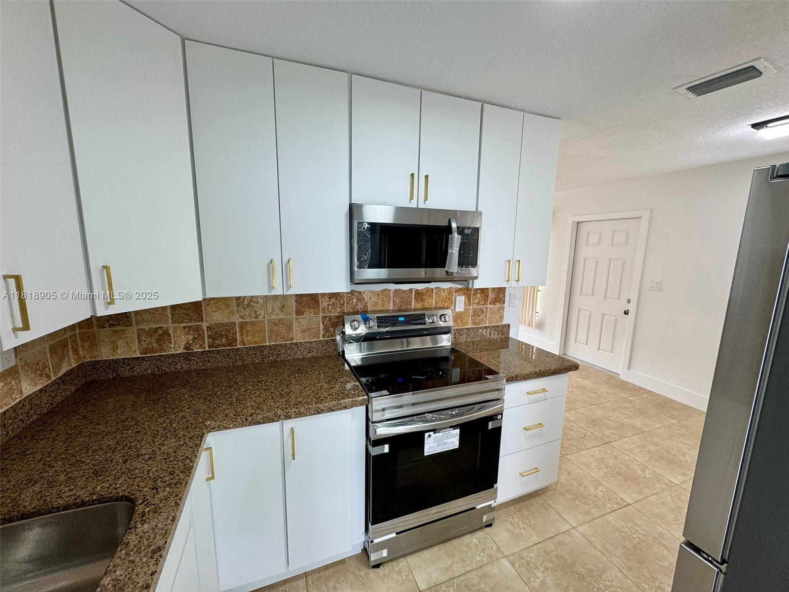 6213 NW 9th St, Margate, Florida image 5