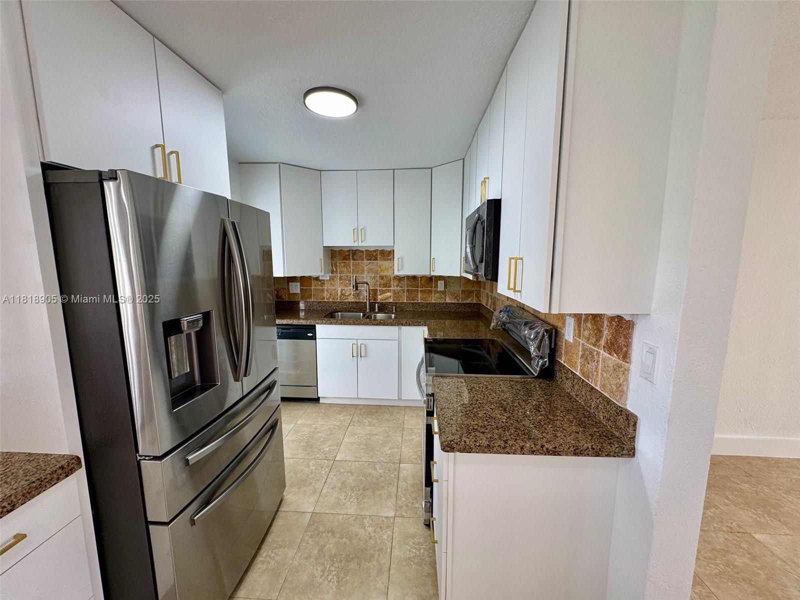 6213 NW 9th St, Margate, Florida image 6