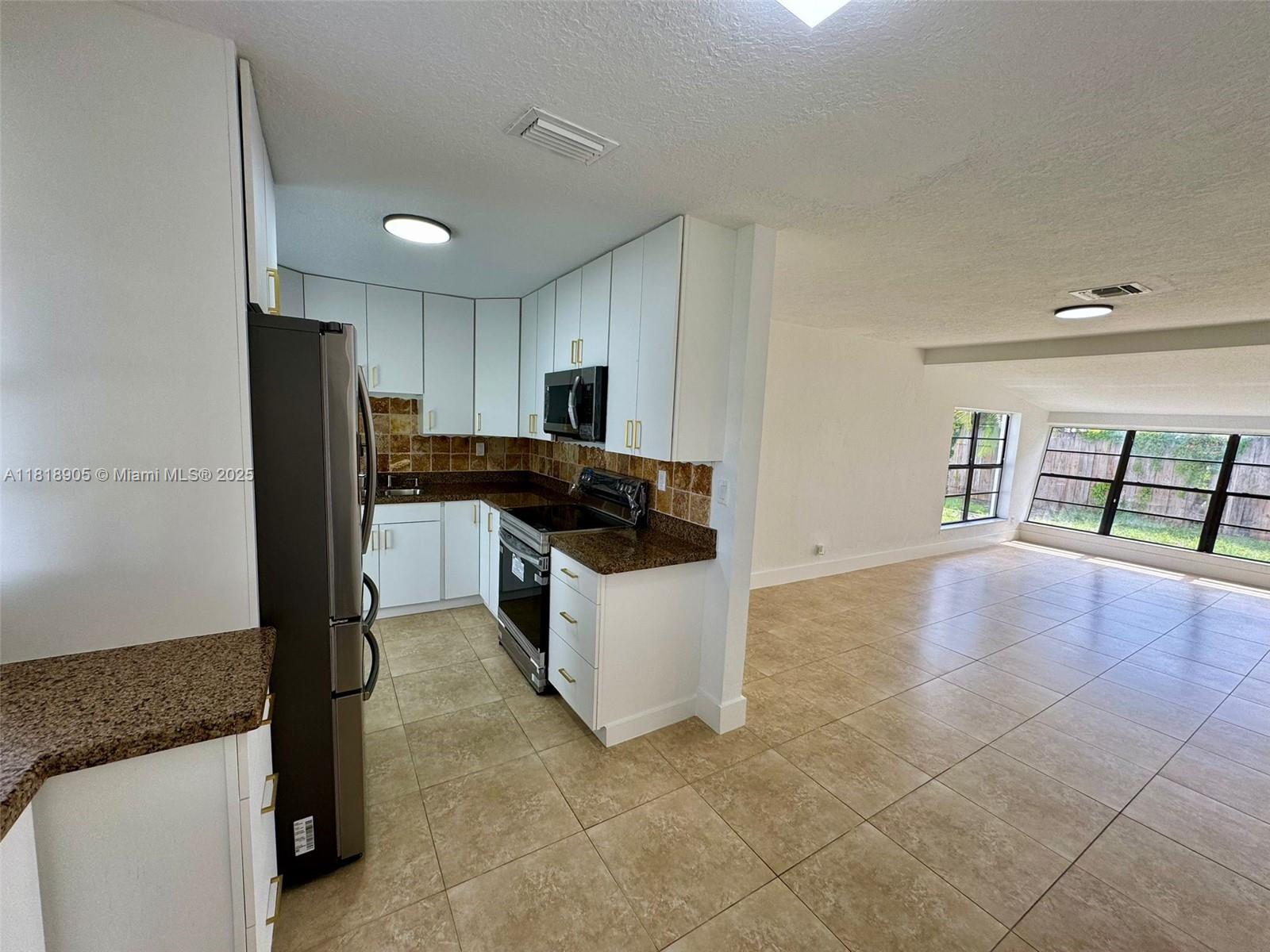 6213 NW 9th St, Margate, Florida image 7