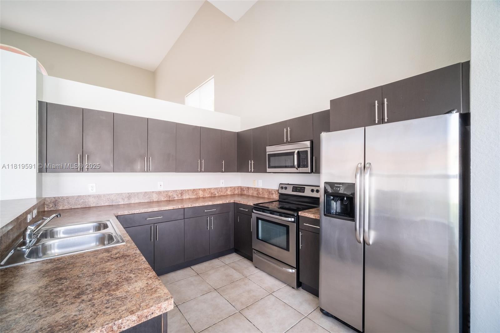 1202 NE 37th Pl, Homestead, Florida image 7