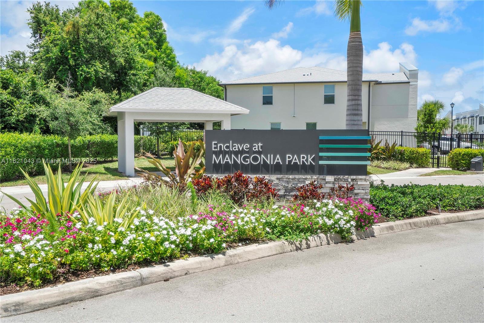 5720 Mentmore Dr, Mangonia Park, Florida image 1