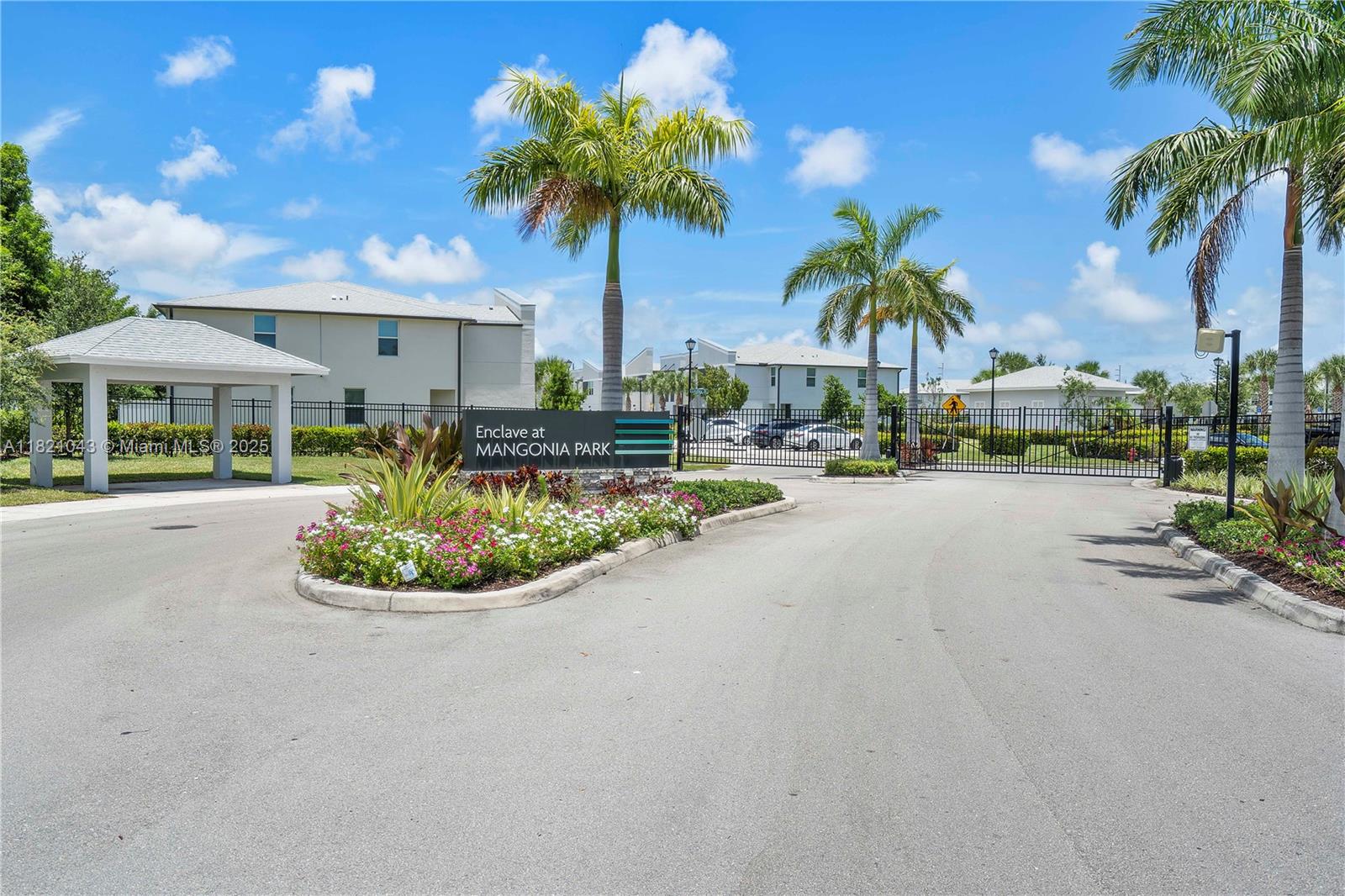 5720 Mentmore Dr, Mangonia Park, Florida image 2