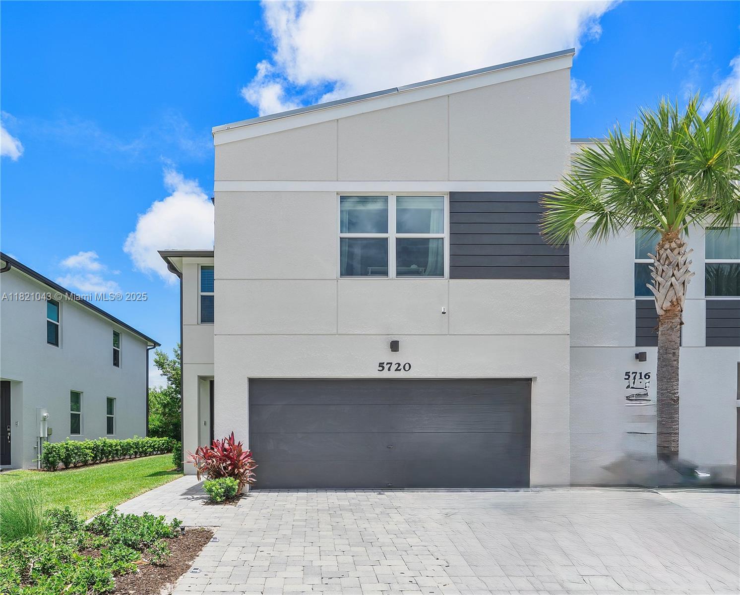 5720 Mentmore Dr, Mangonia Park, Florida image 3