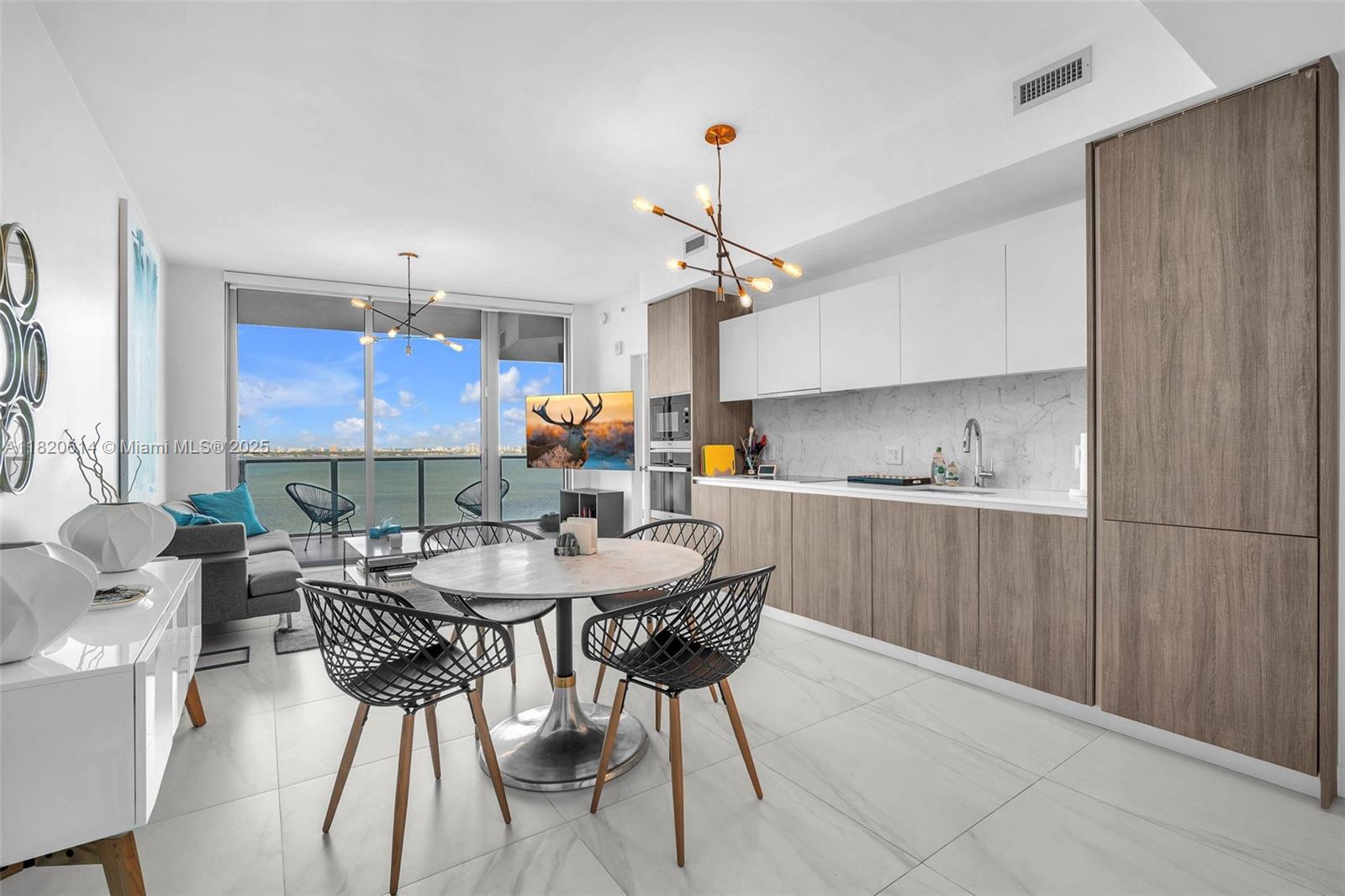 Apartamento à Venda em Miami, FL