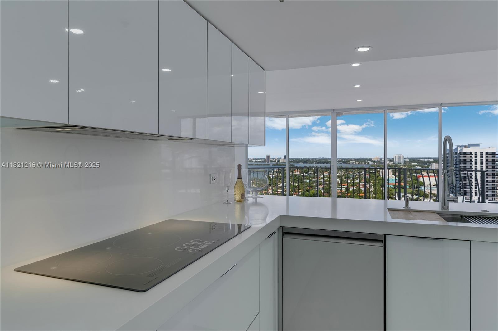 7601 E Treasure Dr #2305, North Bay Village, Florida image 9