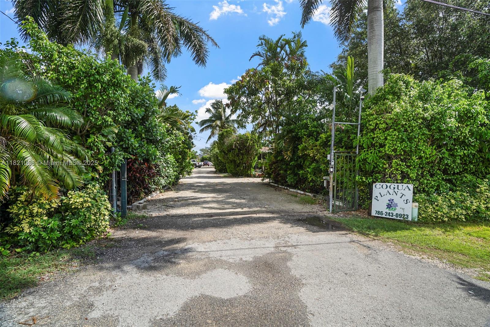 16375 SW 304th St, Homestead, Florida image 2
