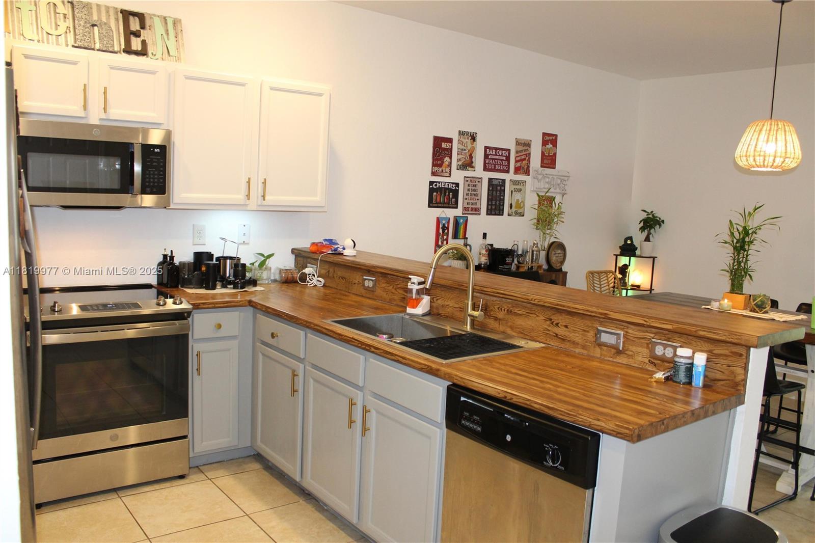 581 SE 32nd Ter, Homestead, Florida image 12