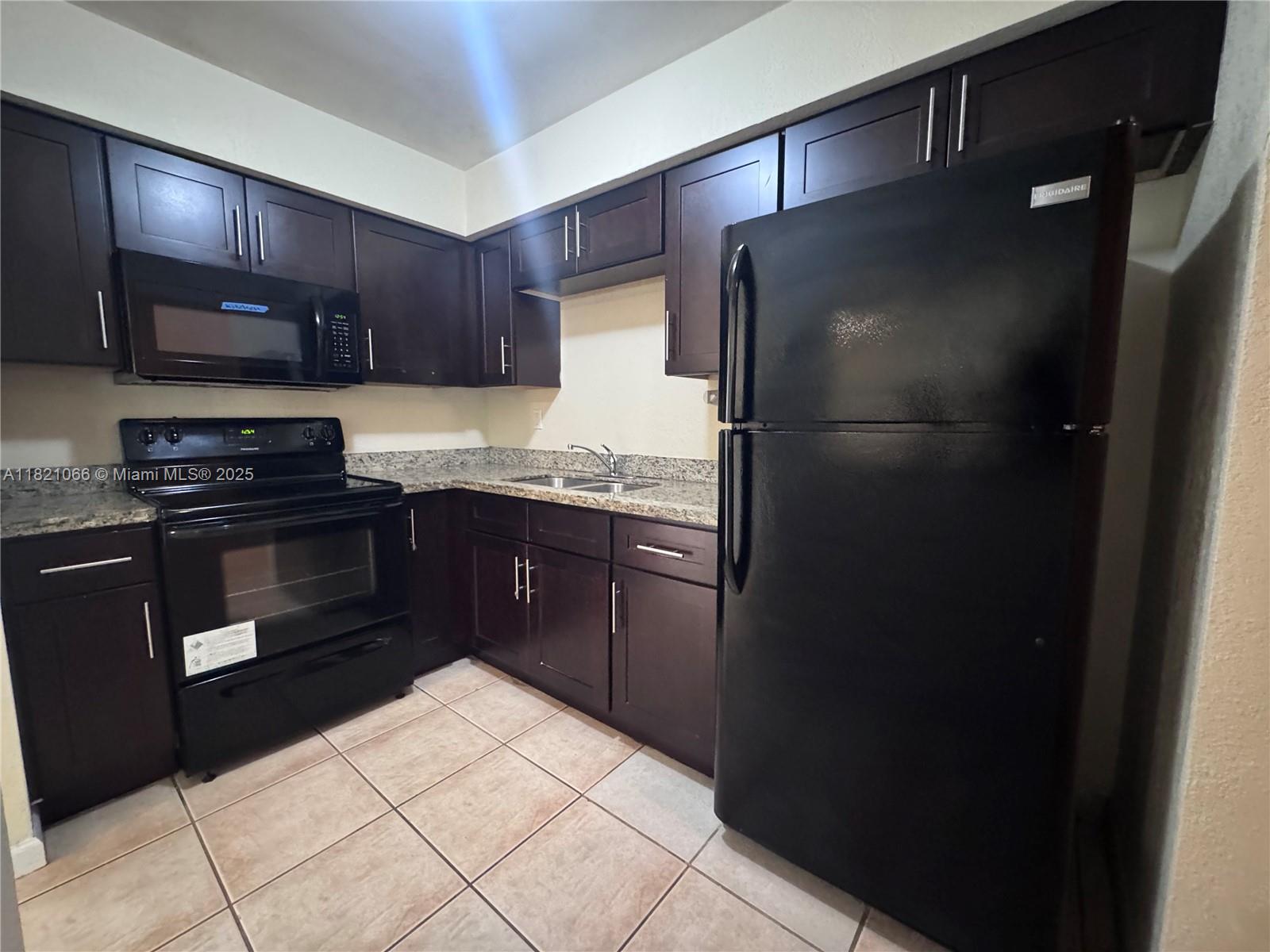7640 NW 16th Ct, Pembroke Pines, Florida image 9