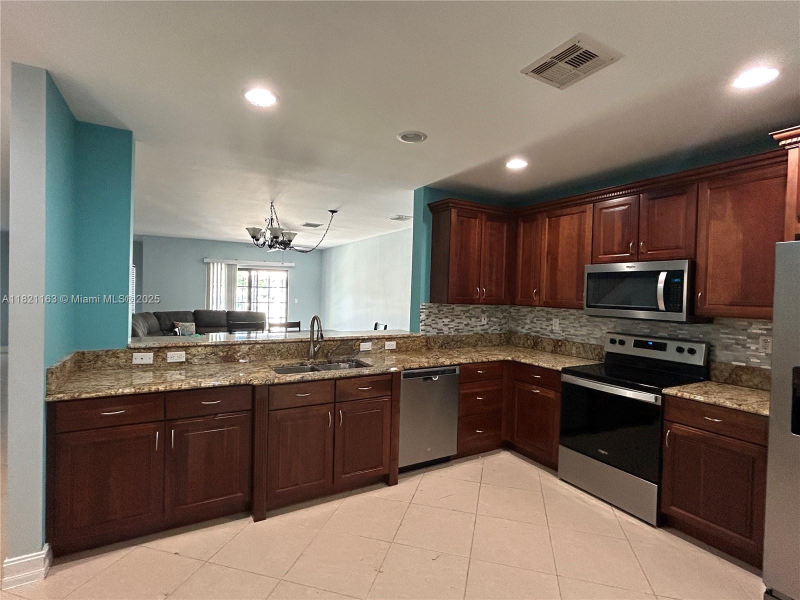 2837 Hidden Harbour Ct, Dania Beach, Florida image 7