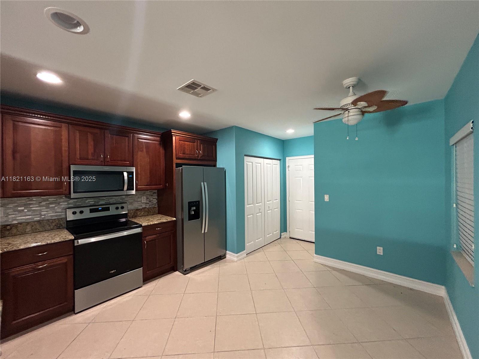 2837 Hidden Harbour Ct, Dania Beach, Florida image 8