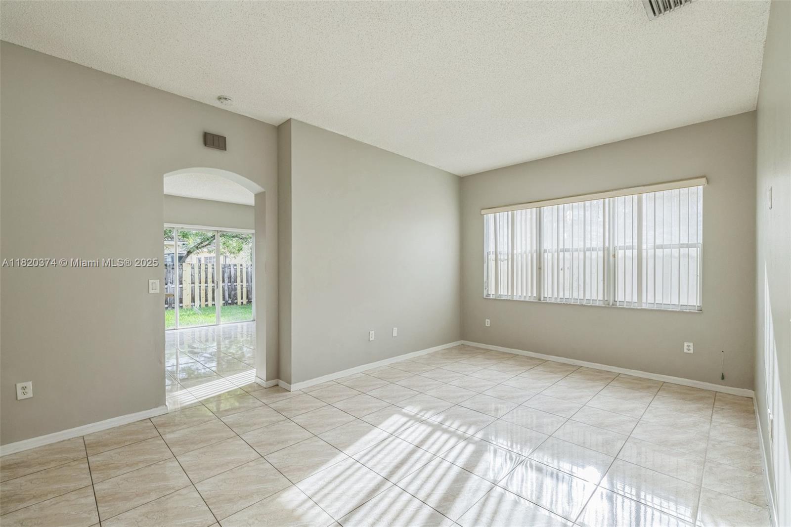 1951 NE 3rd Ct, Homestead, Florida image 4