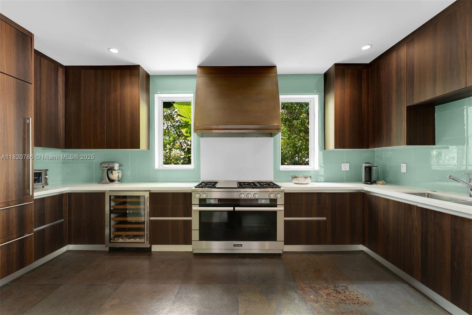 6165 Pine Tree Dr, Miami Beach, Florida image 10