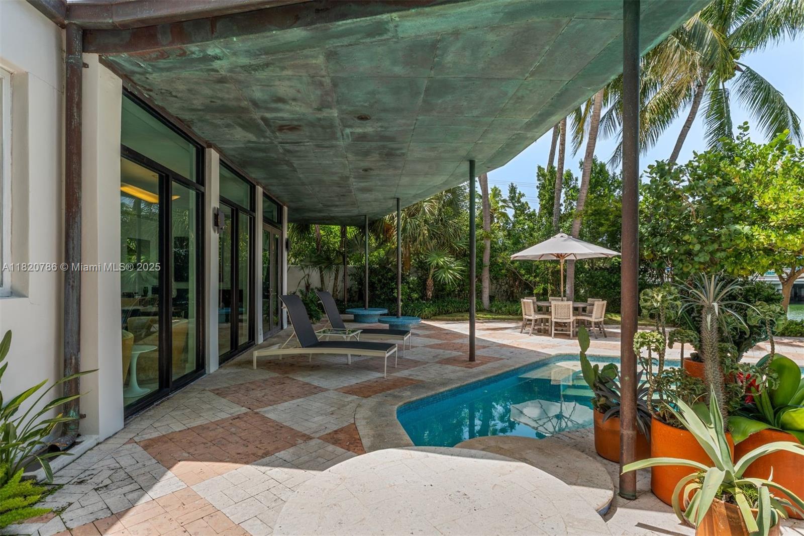 6165 Pine Tree Dr, Miami Beach, Florida image 28